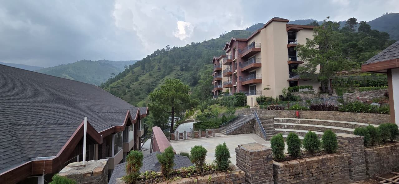 Apartment block and low-rise buildings around stepped open seating — Himachal Pradesh