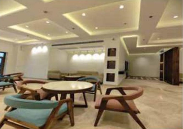 Lounge seating in a common area, Torre Alta Mohali